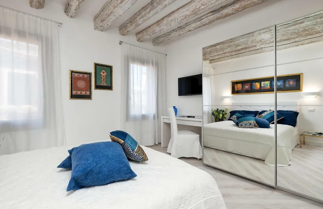 Vha Collection - Biennale 1 & 2 , Elegant Apartments 15 Min Walk From St Marks Square-1